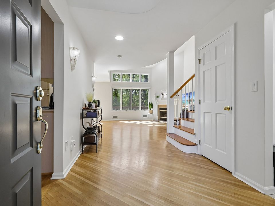 1st image of 79 Lakeview Dr