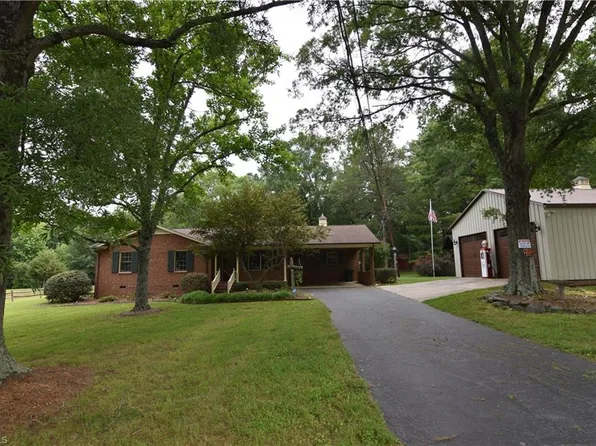 334 Jarrett Rd, Thomasville, NC 27360
