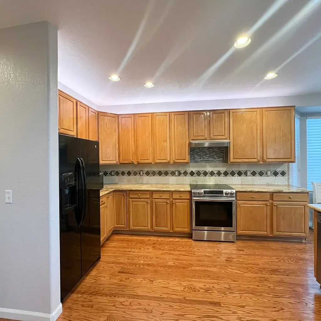 9 bed, 3982 sqft, $755 — Photo 4