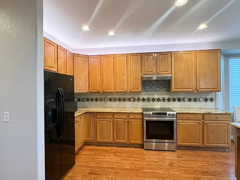 1202 E 100th Pl — Photo 3