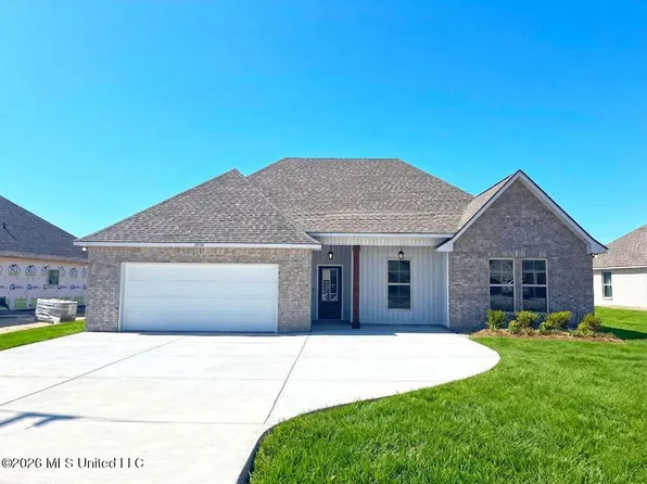 12161 Walker Rd, Ocean Springs, MS 39564