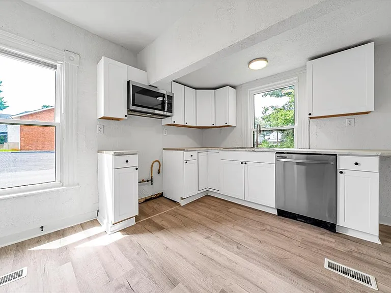 1329 Loudon Ave NW — Photo 23