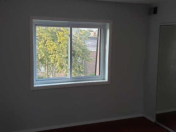 3rd image of 702 Cobblestone Cir APT E