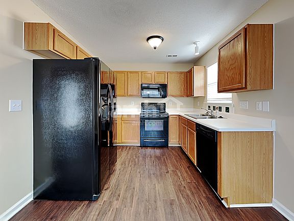 3rd image of 430 Old Wood Ln