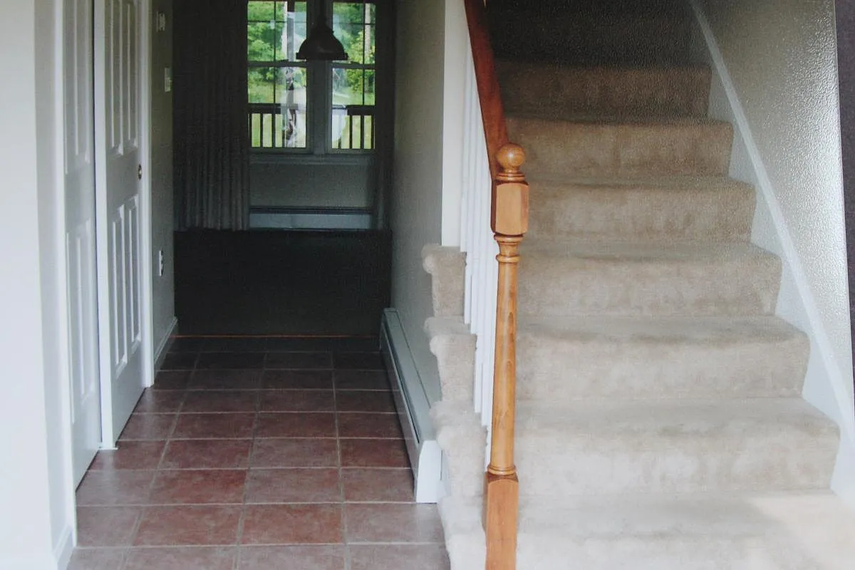 4 bed, 2.5 bath, 2560 sqft, $4,200 — Photo 2