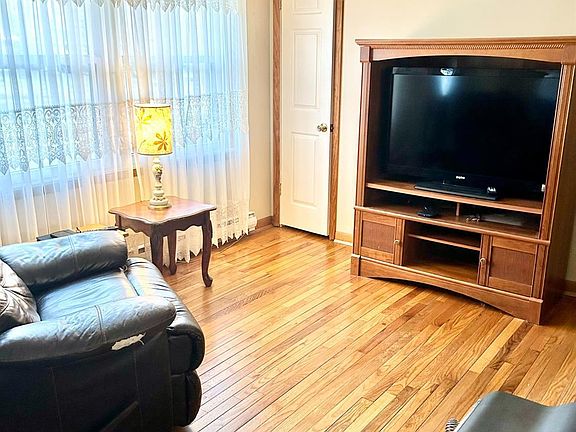 5th image of 6013 Meadow Ave