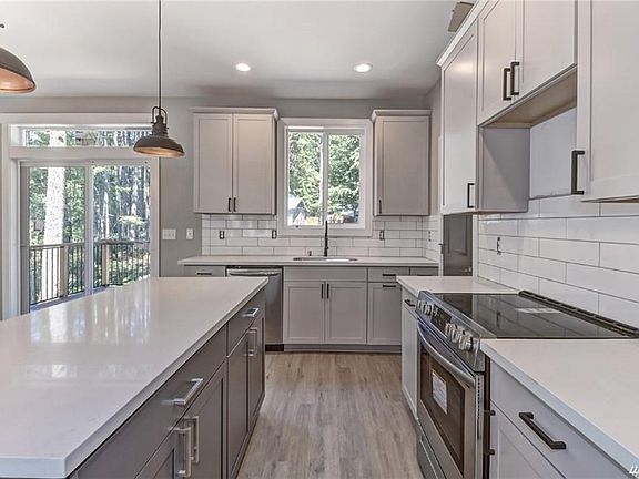 3rd image of 12880 Wye Lake Blvd SW