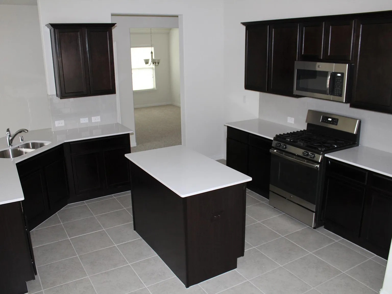 4 bed, 1985 sqft, $2,150 — Photo 3