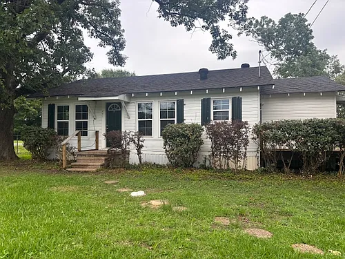 241 W Warriner Ave Photo 1