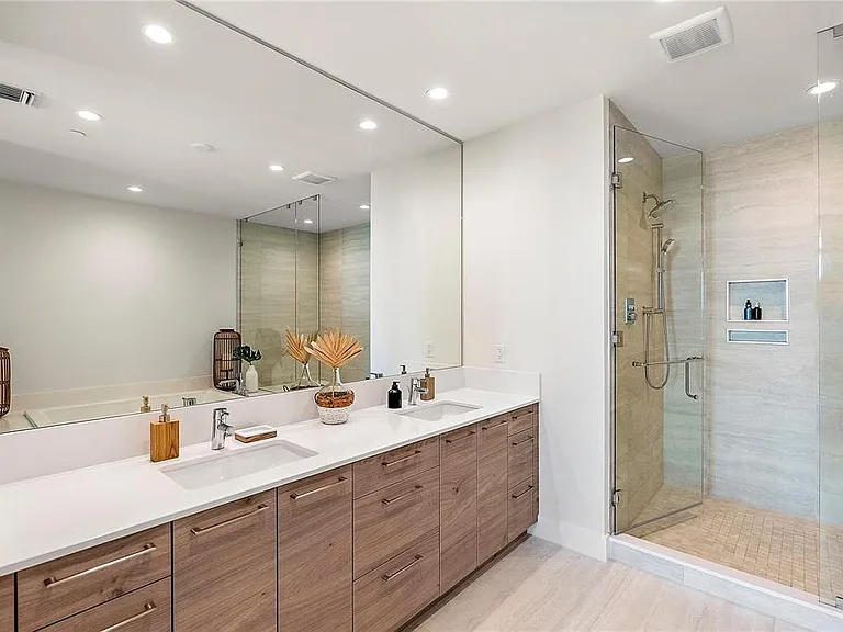 301 1st St S #1607 — Photo 31