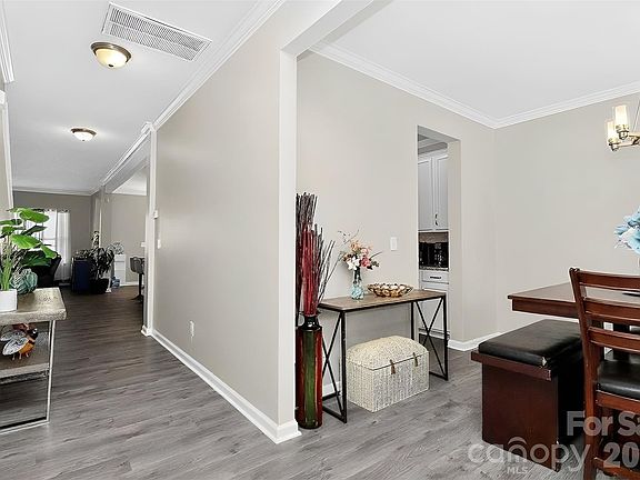 3rd image of 830 Von Buren Blvd