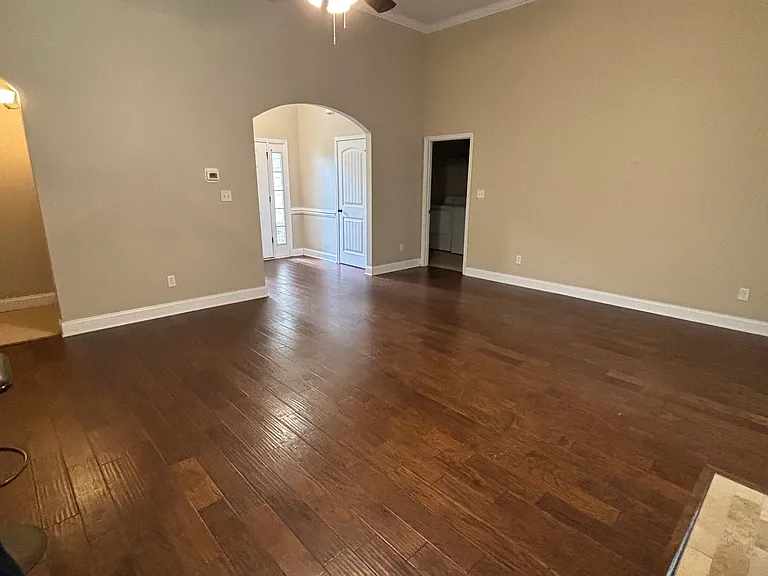 1201 Derby Ln — Photo 7