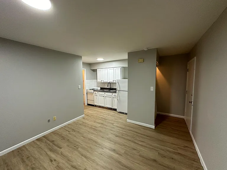 100 N Garfield Ave — Photo 3
