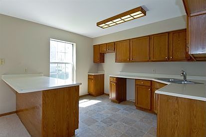 3rd image of 1354 Arlington Ct