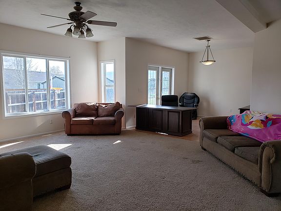 2nd image of 1042 Tefft St
