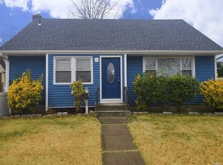 678 Clinton Ave, Uniondale, NY 11553