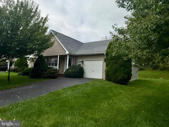 710 W Glenview Dr, West Grove, PA 19390