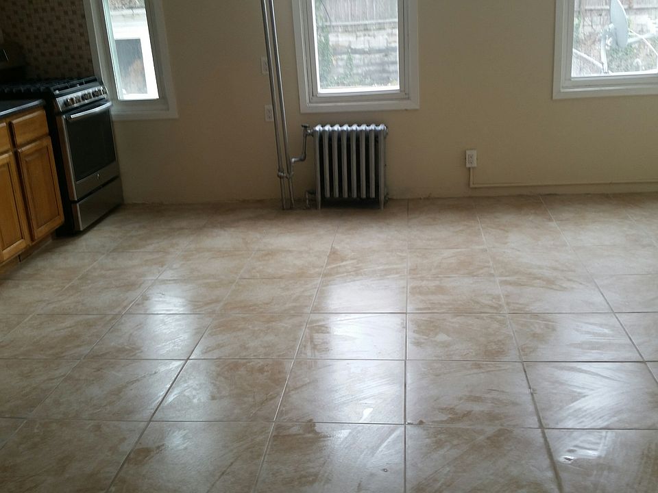 2nd image of 100 Vanderveer St