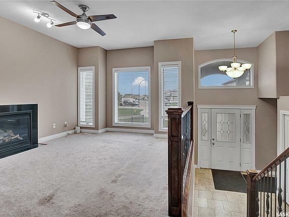3rd image of 402 McKague Cres