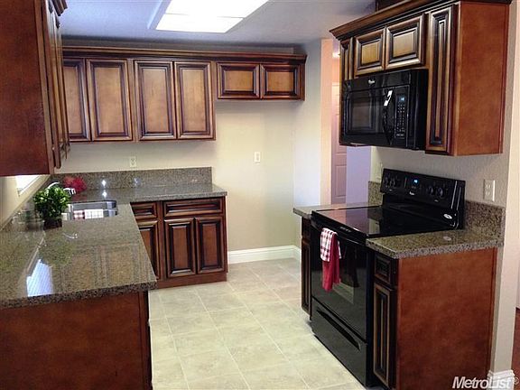 3rd image of 3060 Prince Henry Dr