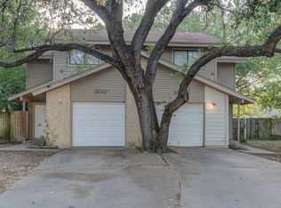 300 Villa Oaks Cir #A, Austin, TX 78745