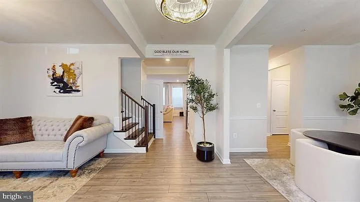 5 bed, 4.5 bath, 5439 sqft, $5,450 — Photo 2