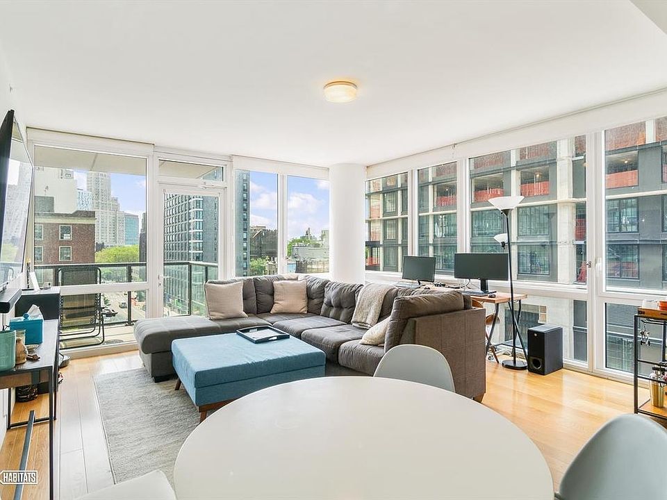 1st image of 33 Bond St APT 637