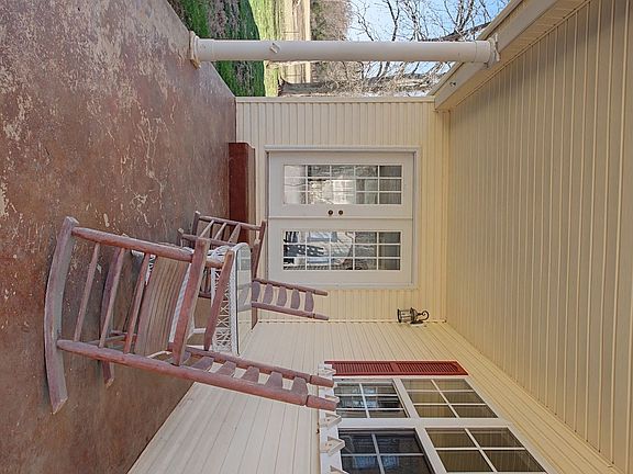 4th image of 1545 Irwin Rd