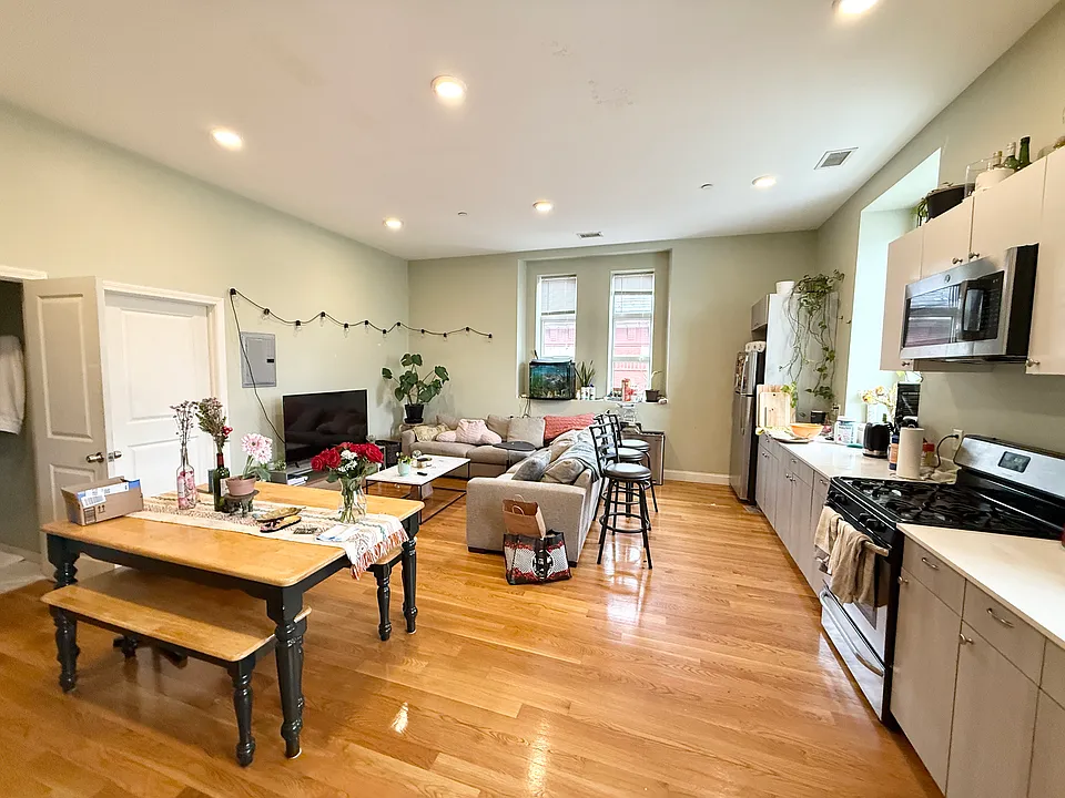 409 Dudley St #4