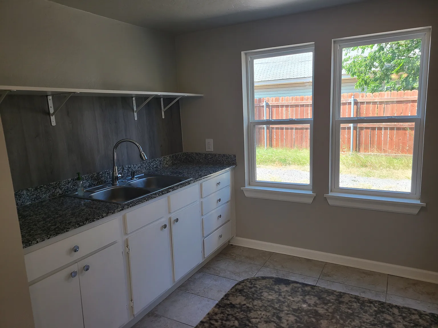 2 bed, 800 sqft, $1,100 — Photo 3