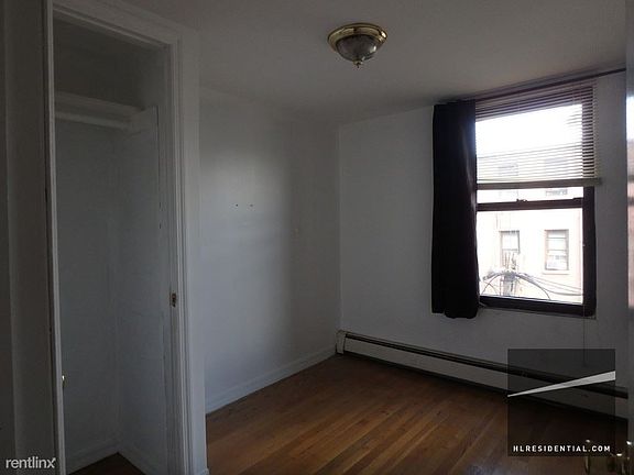 3rd image of 933 Pacific St #2