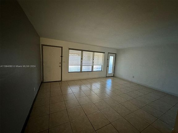 4th image of 1885 NE 121st St APT 24