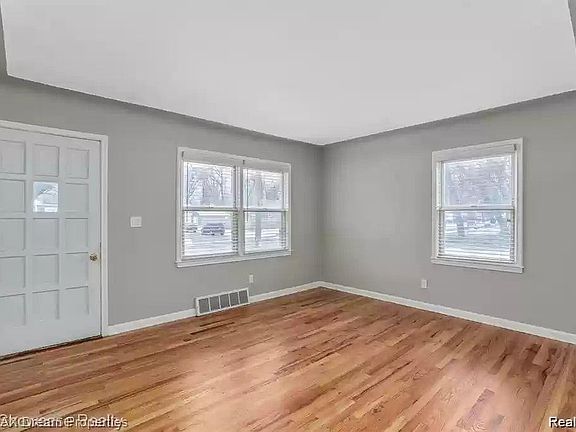 3rd image of 2001 Dallas Ave