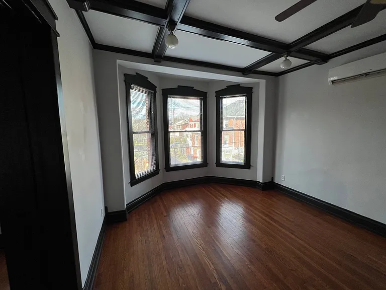 112 E Magnolia Ave — Photo 5
