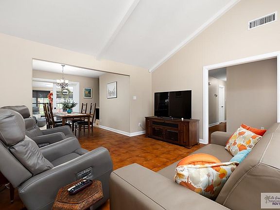 3rd image of 403 Stacie Ln
