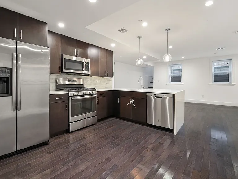 134 Warren St #1 — Photo 1