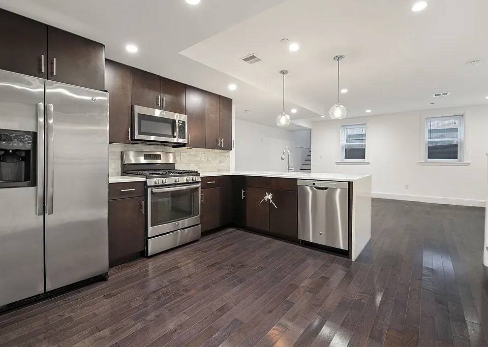 134 Warren St #1