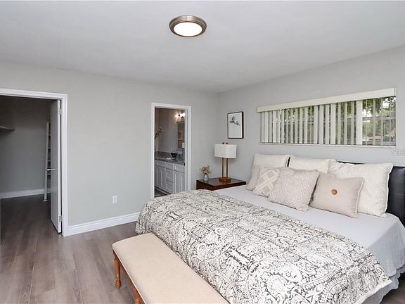 3rd image of 1604 S Woodside Dr
