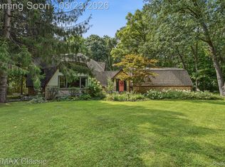 5109 Harvey Lake Rd, Highland, MI 48356