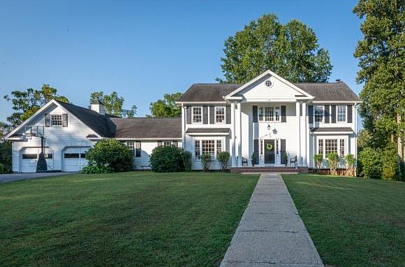 1st image of 104 Meadowcrest Dr