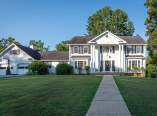 104 Meadowcrest Dr, Bristol, TN 37620