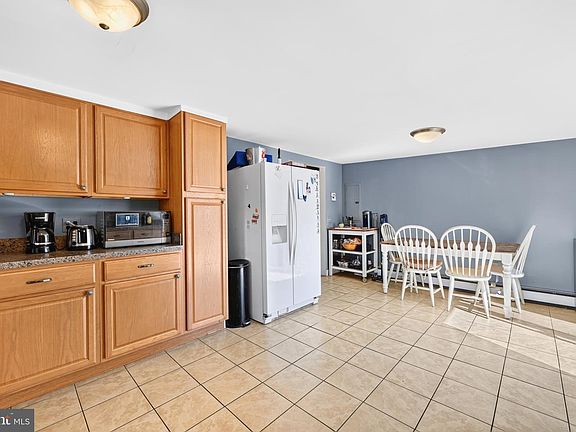 5th image of 126 Poplar St
