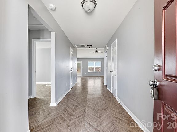 4th image of 1105 Silvertrace Dr