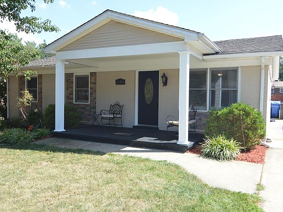 4th image of 1090 Redwood Dr