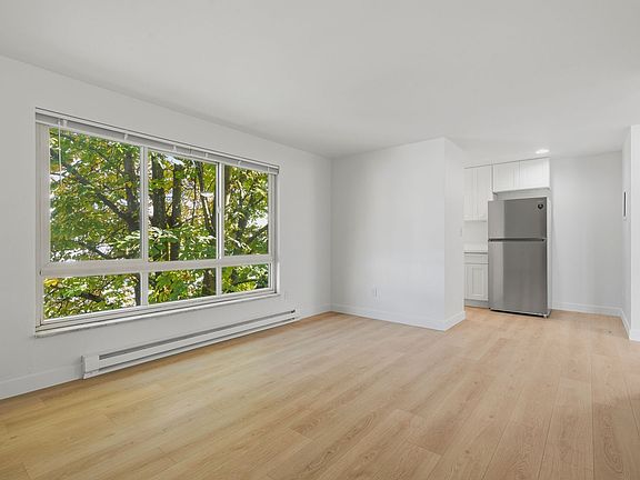 4th image of 5247 15th Ave NE APT 301