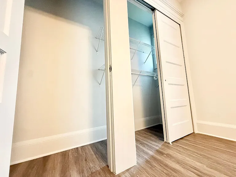 814 Columbia St — Photo 22