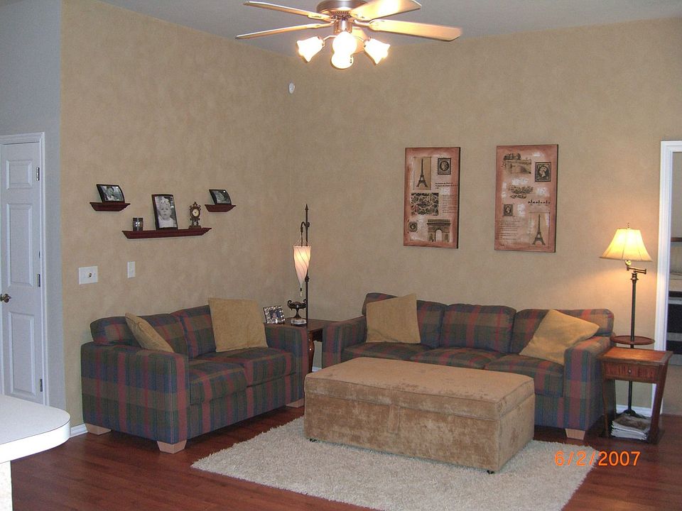 This is the great room looking in from the kitchen.