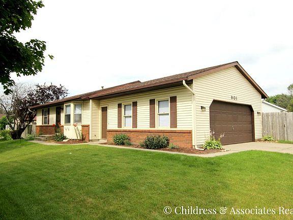 2nd image of 901 N Park Ct NE