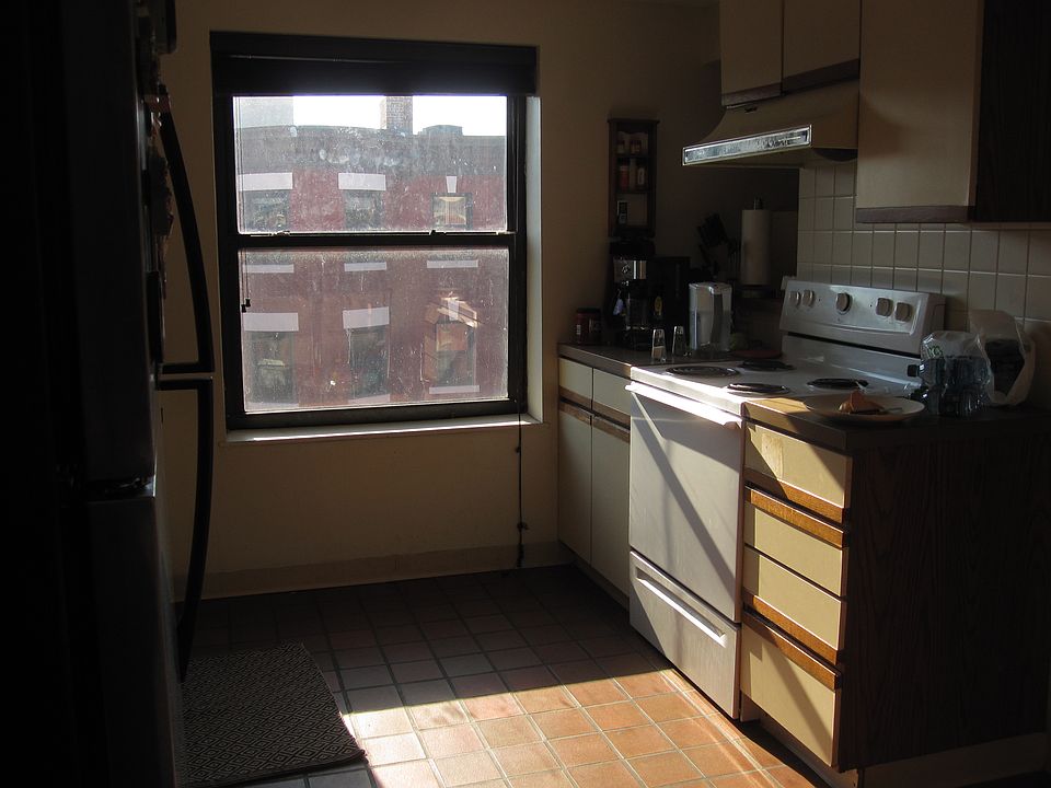 2nd image of 103 Gainsborough St APT 403