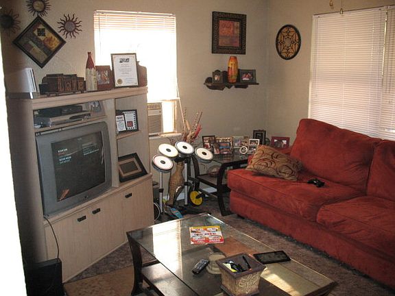 3rd image of 3402 Noble Ave